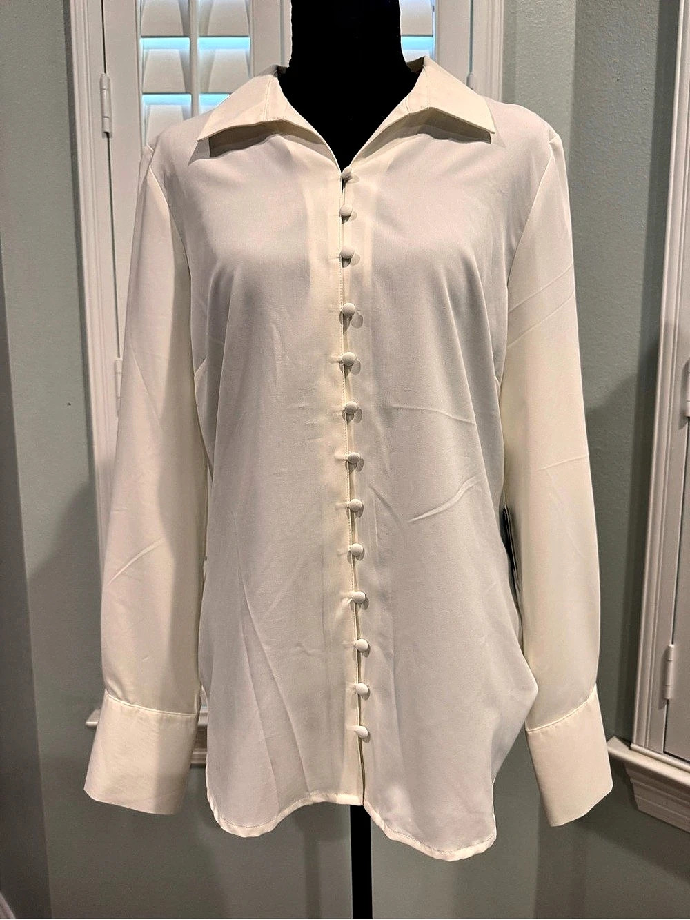 Boston Proper Long Sleeve Button Front Blouse in Cream Size Medium NWT